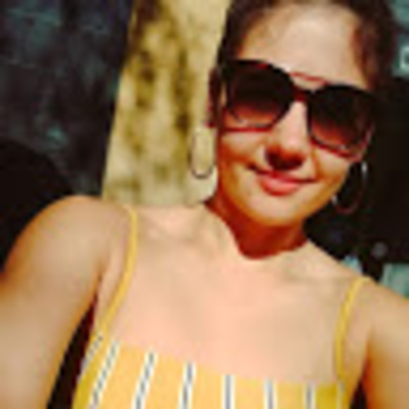 Meet your Posher, Laura - Picture 1 of 1